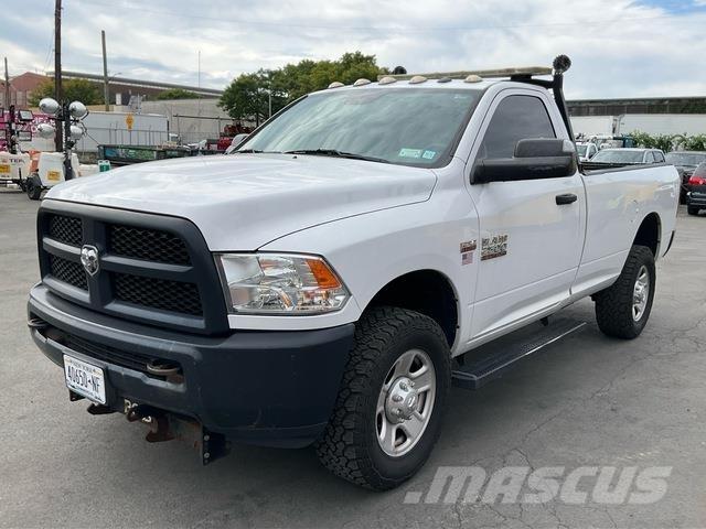 RAM 2500 Пикапи