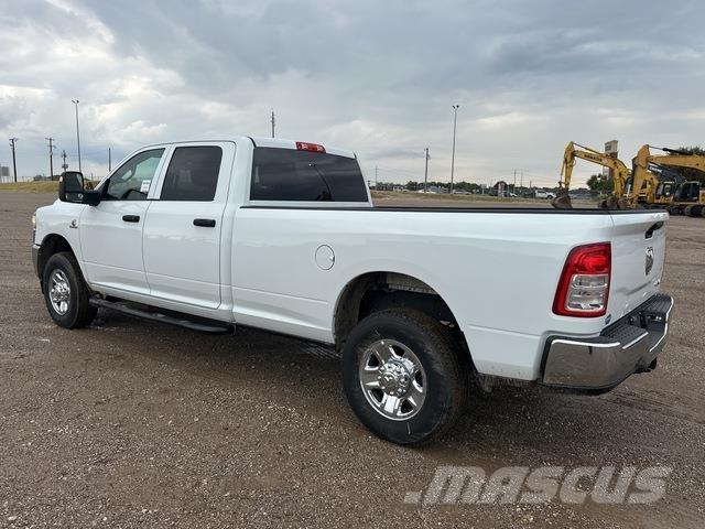 RAM 3500 Пикапи
