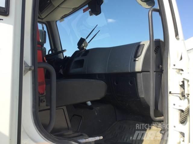 Renault D250 Камиони с подвижни сондажни кули