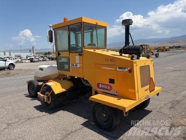 Rosco 4880 Машини за почистване на закрито
