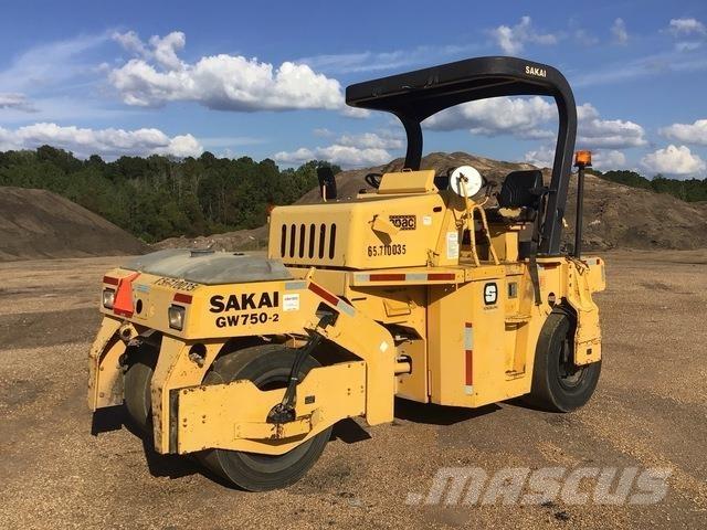 Sakai GW750-2 Пневматични гумени  ролки
