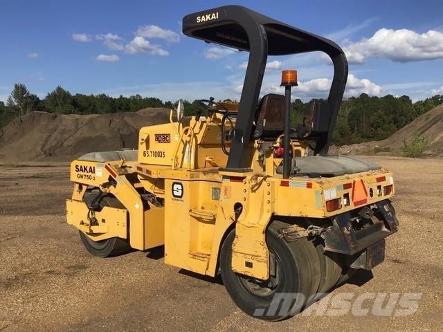 Sakai GW750-2 Пневматични гумени  ролки
