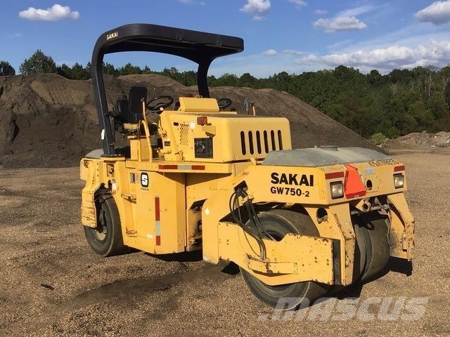 Sakai GW750-2 Пневматични гумени  ролки
