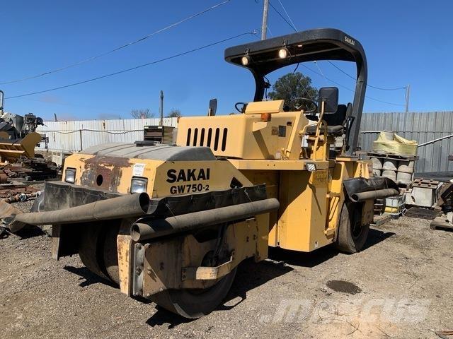 Sakai GW750-2 Пневматични гумени  ролки
