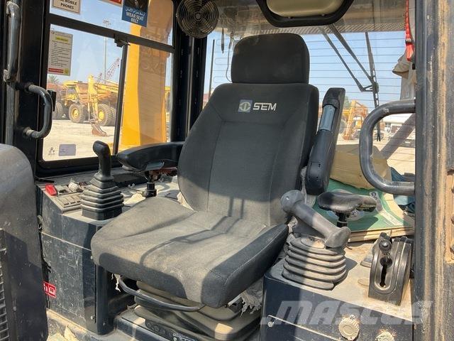 SEM 822D Верижни булдозери
