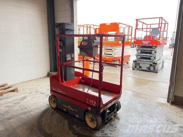 SkyJack SJ12 Vertical mast lifts