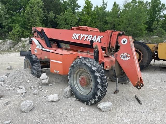 SkyTrak 8042 Телескопични товарачи