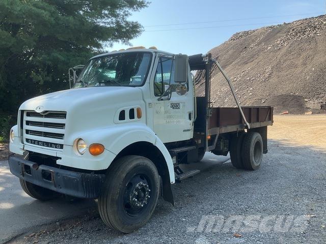 Sterling L7500 Самосвал