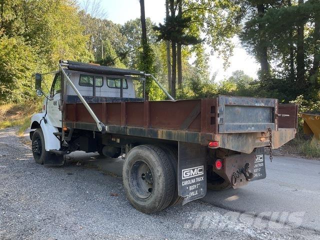 Sterling L7500 Самосвал