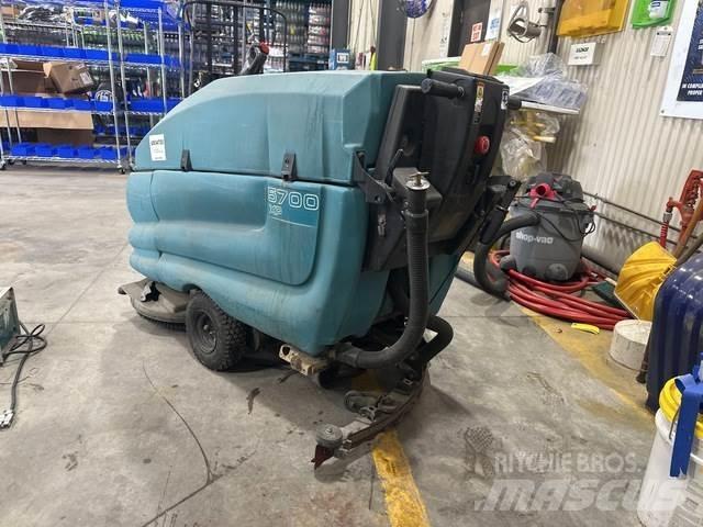 Tennant 5700XP Скрубер сушилни
