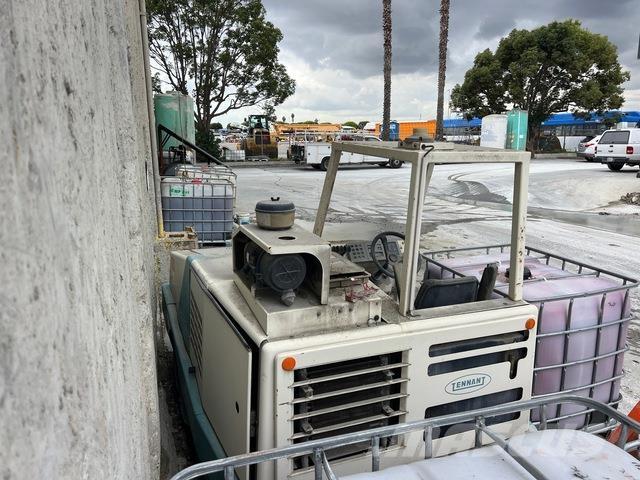 Tennant 800 Машини за почистване на закрито
