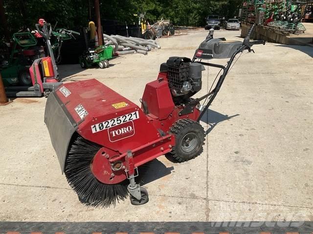 Toro 23740 Машини за почистване на закрито
