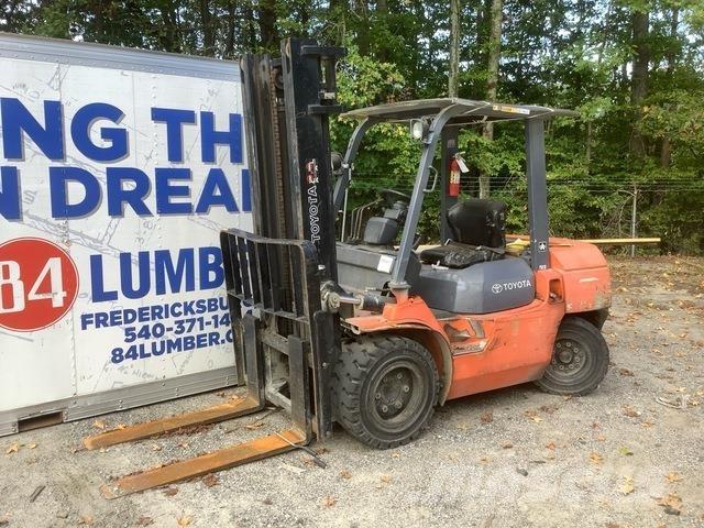 Toyota 7DFU35 Вилични кари-повдигачи - други