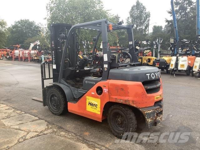 Toyota 8FG35U Вилични кари-повдигачи - други