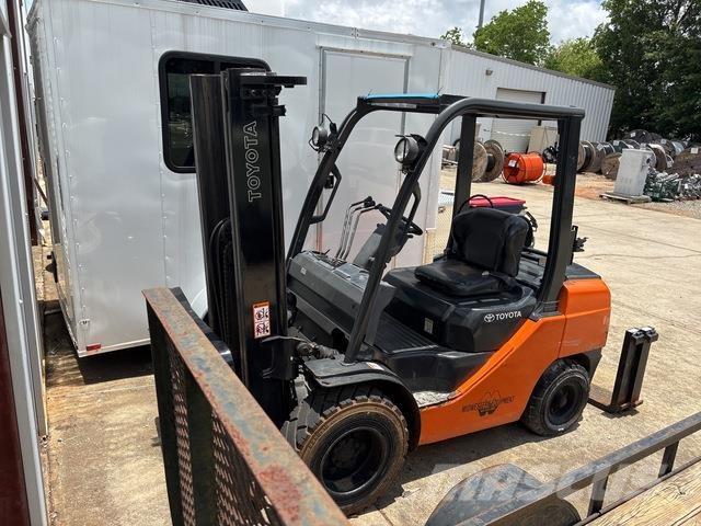 Toyota 8FGU30 Вилични кари-повдигачи - други
