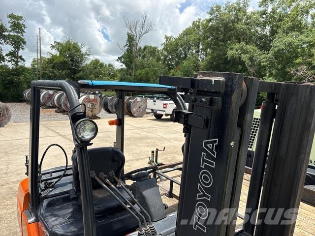 Toyota 8FGU30 Вилични кари-повдигачи - други