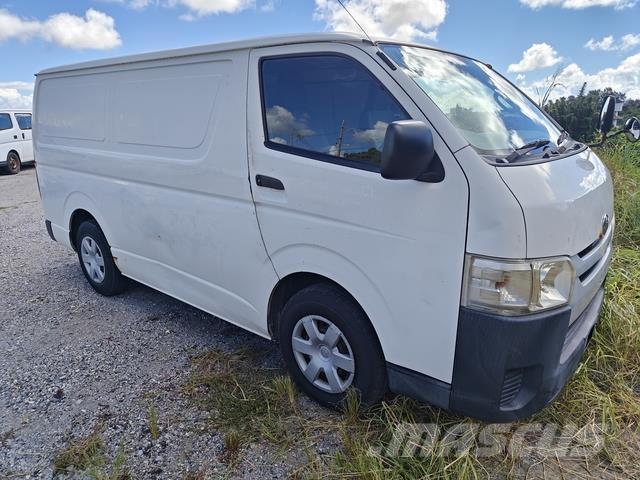 Toyota Hiace Мини бусове