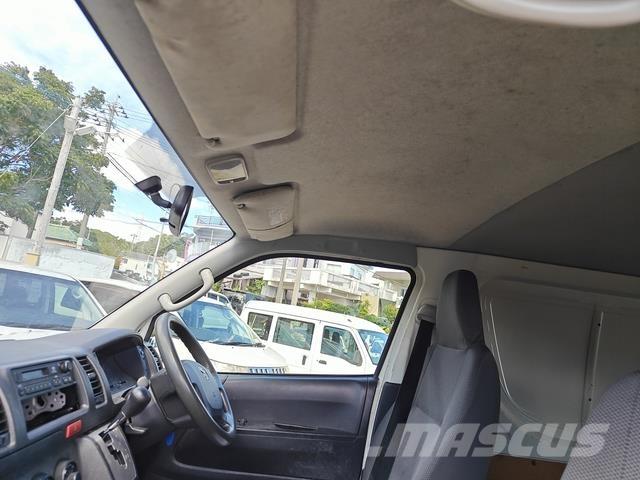 Toyota Hiace Мини бусове