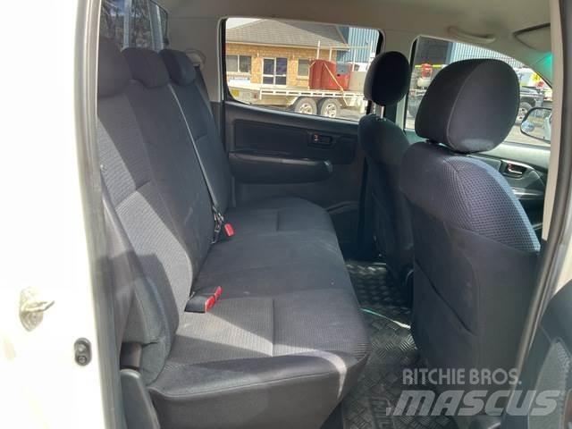 Toyota Hilux Пикапи