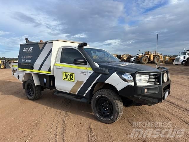 Toyota HiLux Пикапи