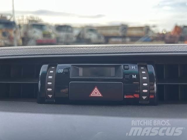 Toyota HiLux Пикапи