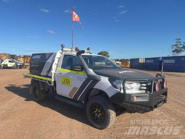 Toyota Hilux Пикапи