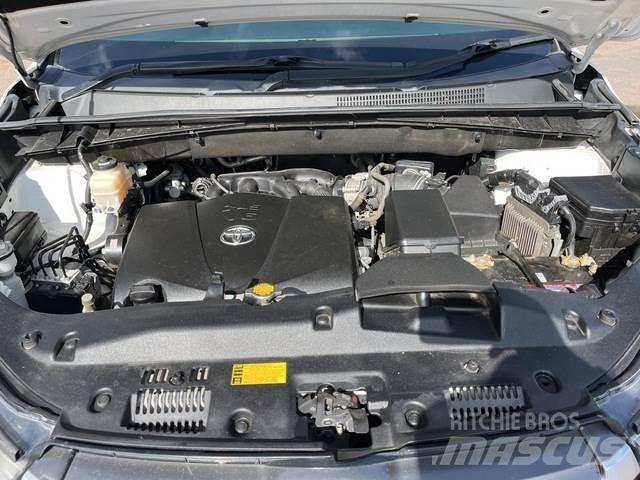 Toyota Kluger Коли