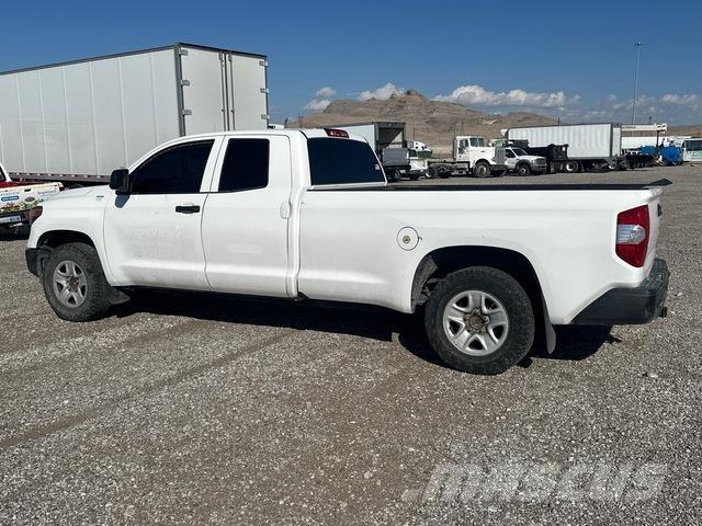 Toyota Tundra Пикапи