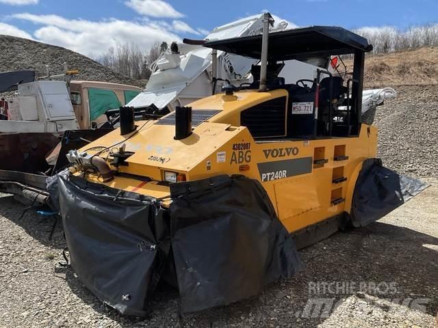Volvo PT240R Пневматични гумени  ролки
