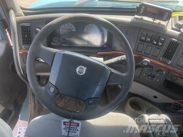 Volvo VHD104F Други