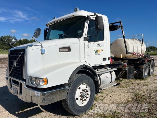 Volvo VHD64 Камиони със скипов подемник