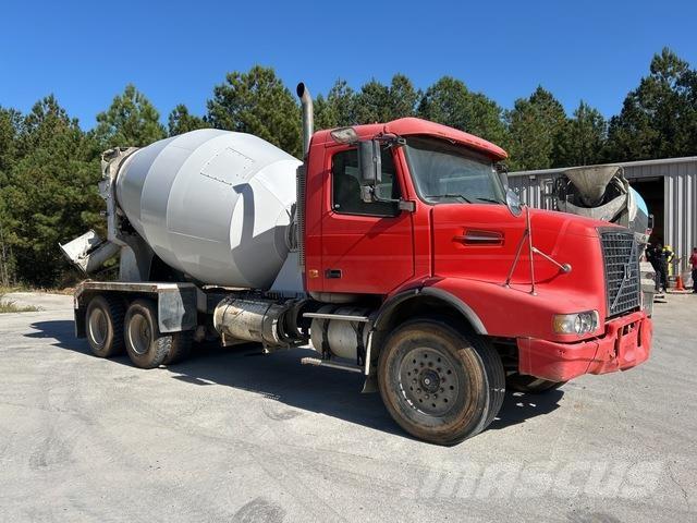 Volvo VHD64B Други