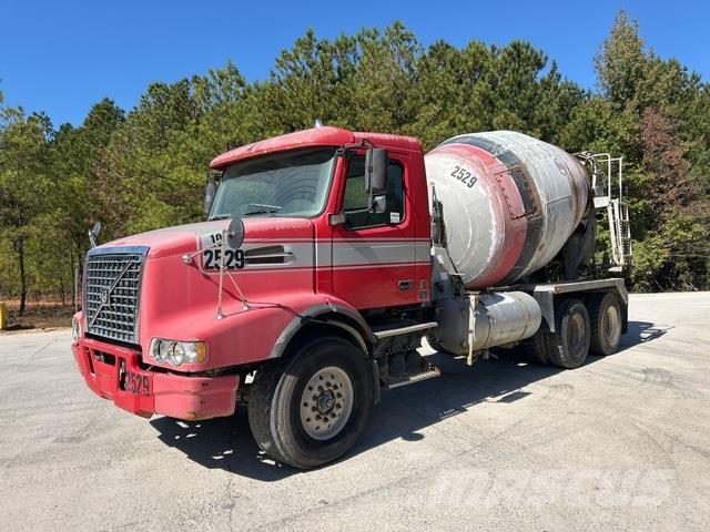 Volvo VHD64B Други