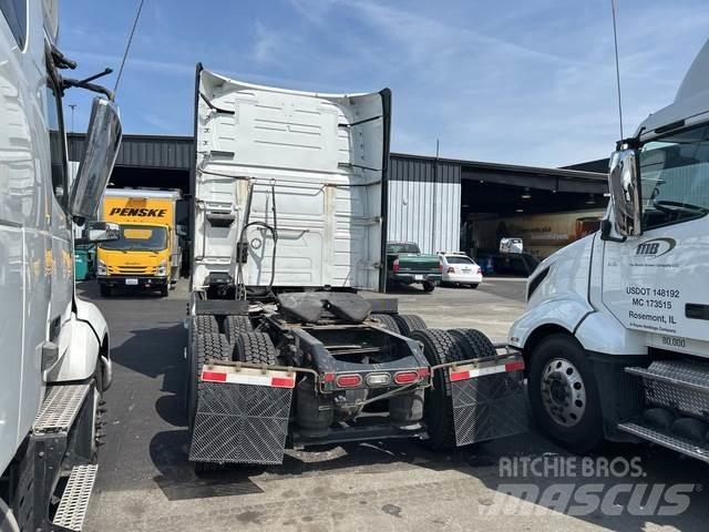 Volvo VNL Влекачи