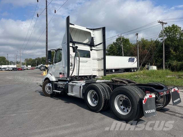 Volvo VNL 300 Влекачи