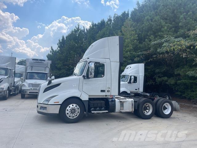 Volvo VNL300 Влекачи