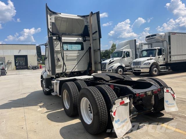 Volvo VNL300 Влекачи