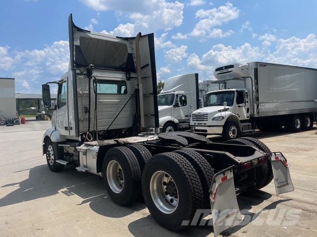 Volvo VNL300 Влекачи