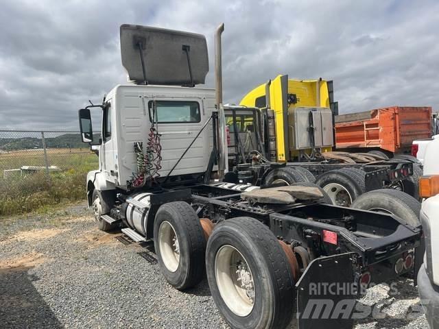 Volvo VNL64 Влекачи