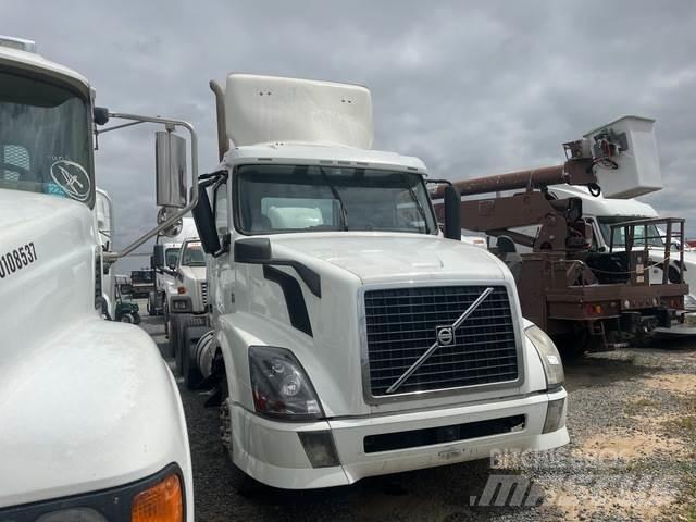 Volvo VNL64 Влекачи