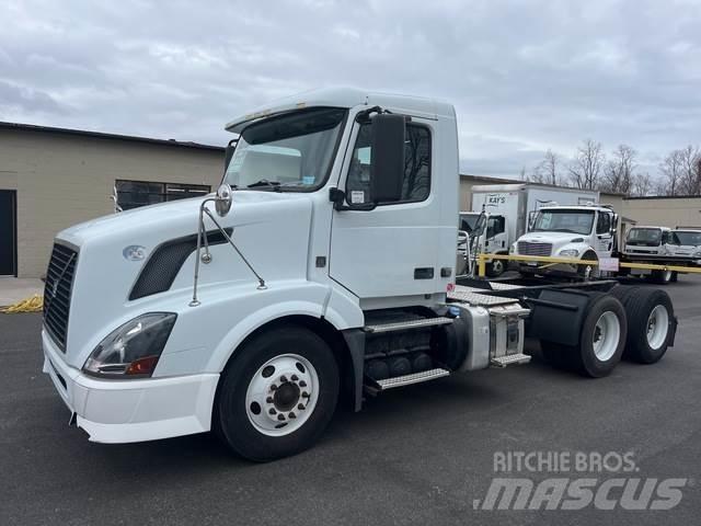 Volvo VNL64T Влекачи