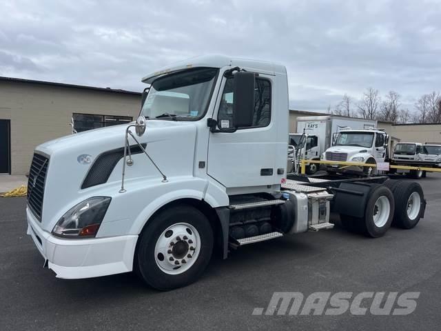 Volvo VNL64T Влекачи
