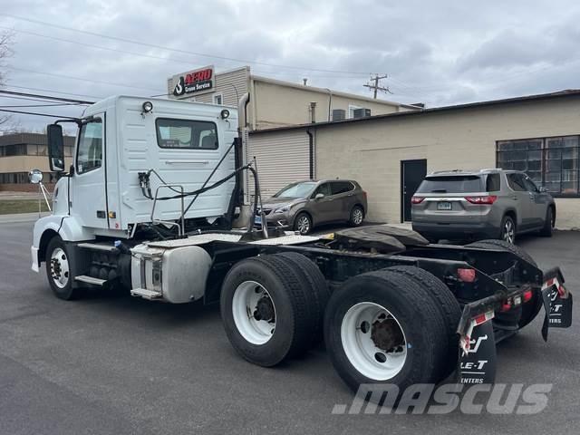 Volvo VNL64T Влекачи