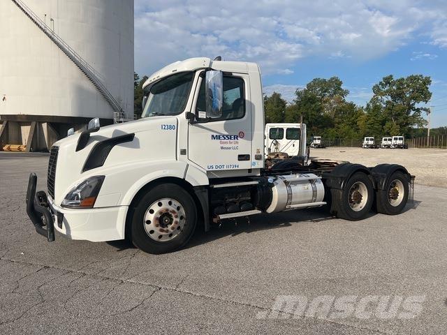Volvo VNL64T Влекачи