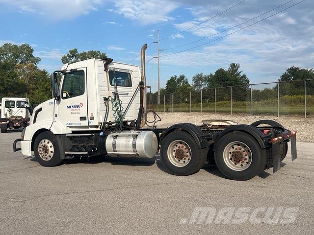 Volvo VNL64T Влекачи