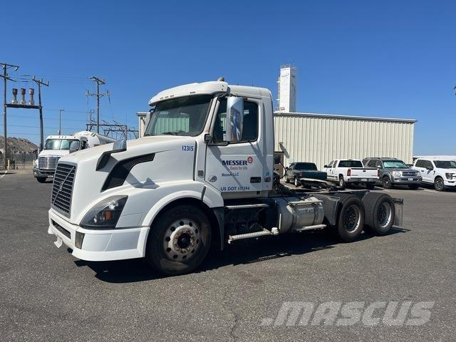 Volvo VNL64T Влекачи