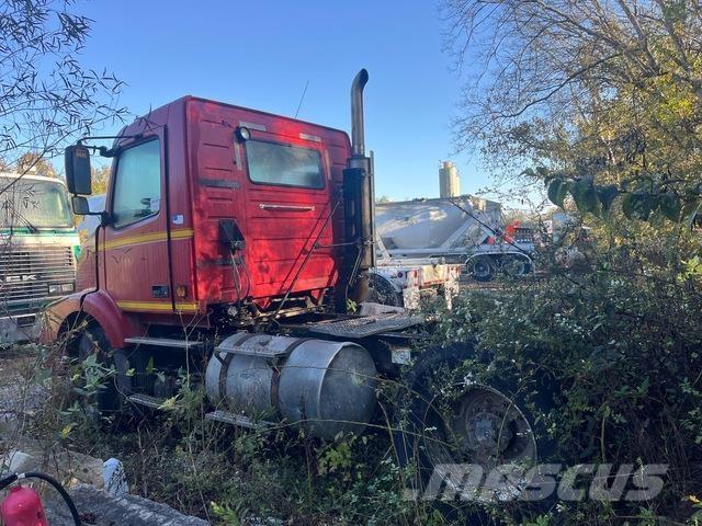 Volvo VNM200 Влекачи