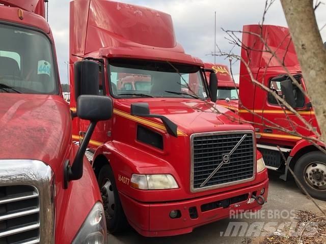 Volvo VNM42T Влекачи