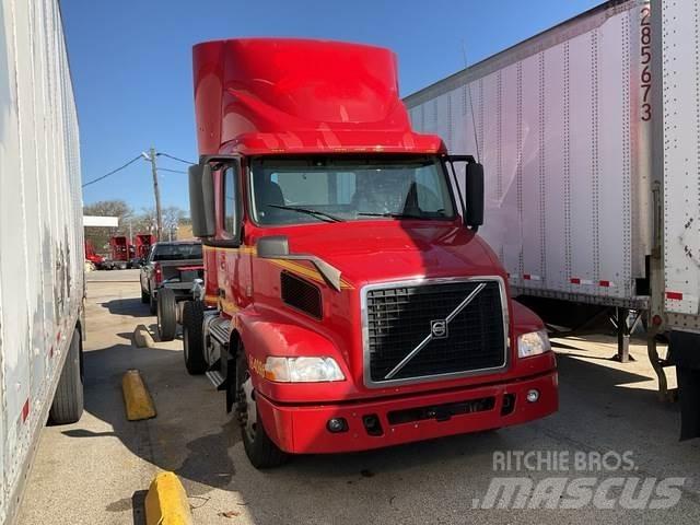 Volvo VNM42T Влекачи