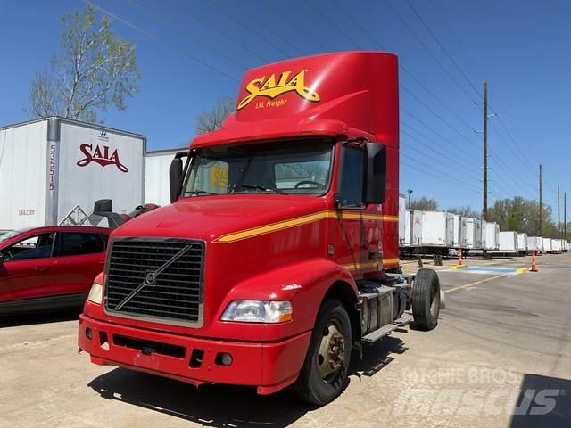 Volvo VNM42T Влекачи